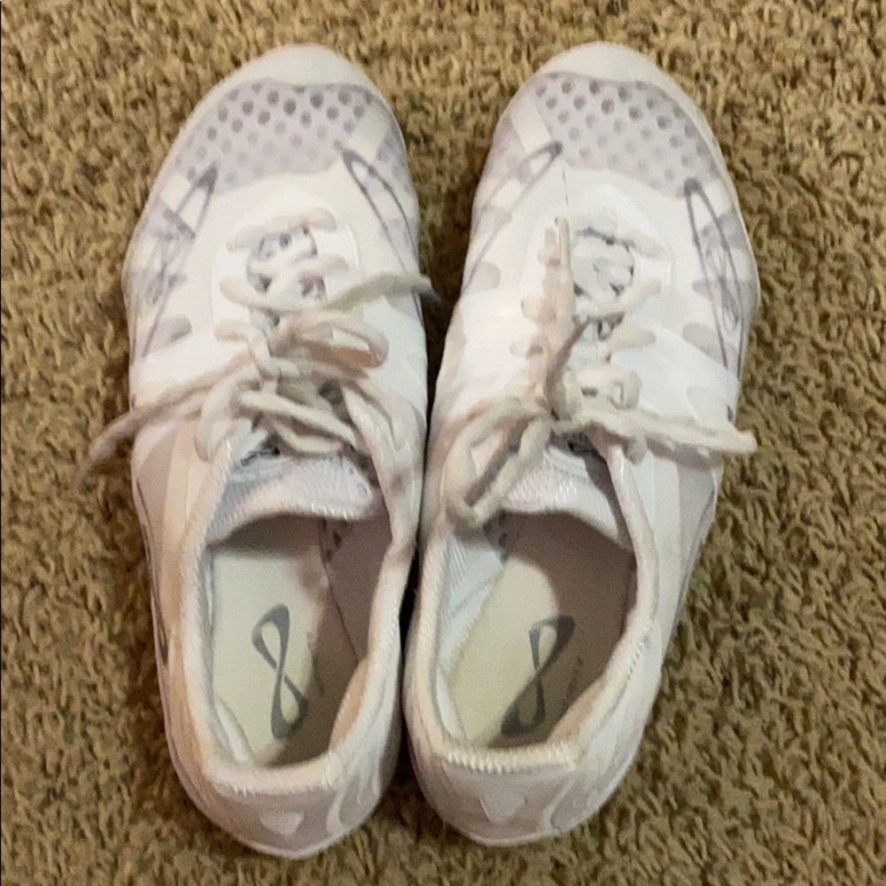 Nfinitys cheer shoes worn twice (wrong size)